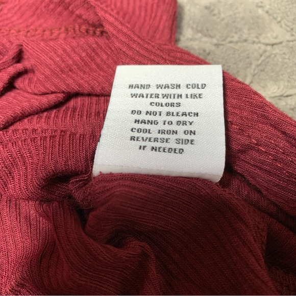 NEW Vine And Valley Long Sleeve Maroon Top Hook and Eye Ribbed Large L - Picture 11 of 11